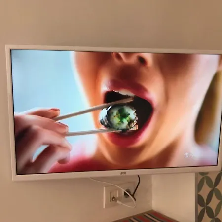 Close To 1 * קולובז'ג